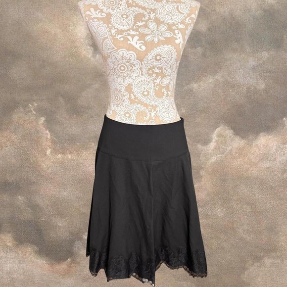 The Limited Women's Black Skirt Size 4 Lace Hem Stretchy Fit Polyester Blend ✅ - Picture 1 of 7